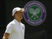 جانيك الخاطئ يتصدر بن شيلتون ، يصل إلى نصف نهائي في ويمبلدون