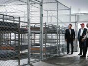 زيارة “Alcatraz of the Alligators”: السجناء “تراكموا في أقفاص” ، مندوبين في فلوريدا