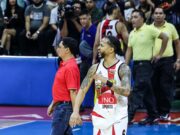 أبخرة كريس روس فوق Tautuaa Dunk في اللعبة 1