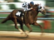 يموت جوكي التاج الثلاثي من الأمانة في 84