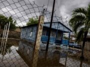 لقد فقد إعصار إيرين السلطة لكنه لا يزال يهدد الساحل الشرقي الأمريكي