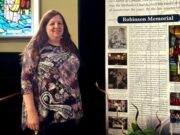 ما الذي يشترك فيه معسكر المسرح ومدمني الكحول المجهول؟ كلاهما يحدث في قبو الكنيسة