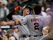 العمالقة ، الكرادلة الذين يصنعون مباراة فاصلة متأخرة قبل السلسلة