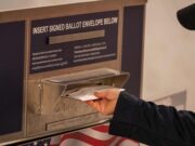 واصلت أمريكية تسجيل كلبها في القوائم الانتخابية