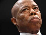 يعلن عمدة نيويورك إريك آدمز أنه يتخلى عن السباق من أجل إعادة انتخابه