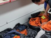 تحولت ملابس العمال إلى حالات قلم رصاص