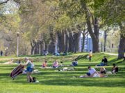 الطقس الساخن والرطب في مهرجان العمل هذا اليوم