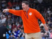 الوجوه الجديدة تظهر لأول مرة مع افتتاح كليمسون مع نيو هامبشاير