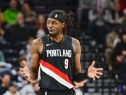 بعد اعتقال “تشونسي بيلوبس”، يعود “بليزرز” إلى العمل ضد “ووريورز”.