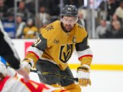 كابتن Golden Knights مارك ستون (المعصم) يخرج من أسبوع لآخر