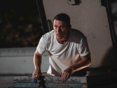 كيف تشاهد رجل السقف لتشانينج تاتوم في المنزل