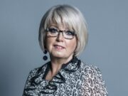 توفيت البارونة نيولوف، الناشطة التي قُتل زوجها غاري على يد عصابة من المراهقين، | أخبار المملكة المتحدة