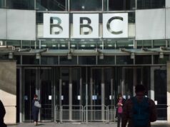 حتى الآن، هناك زعيم سياسي واحد فقط على استعداد للدفاع الصريح عن هيئة الإذاعة البريطانية أخبار الفنون والفنون