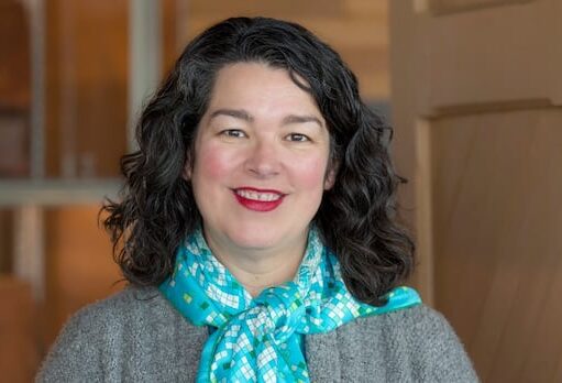 يزعم التقرير أن الرئيس التنفيذي للمتحف الوطني أساء معاملة الموظفين، ووصف فريق القيادة بـ “الفاسقات”